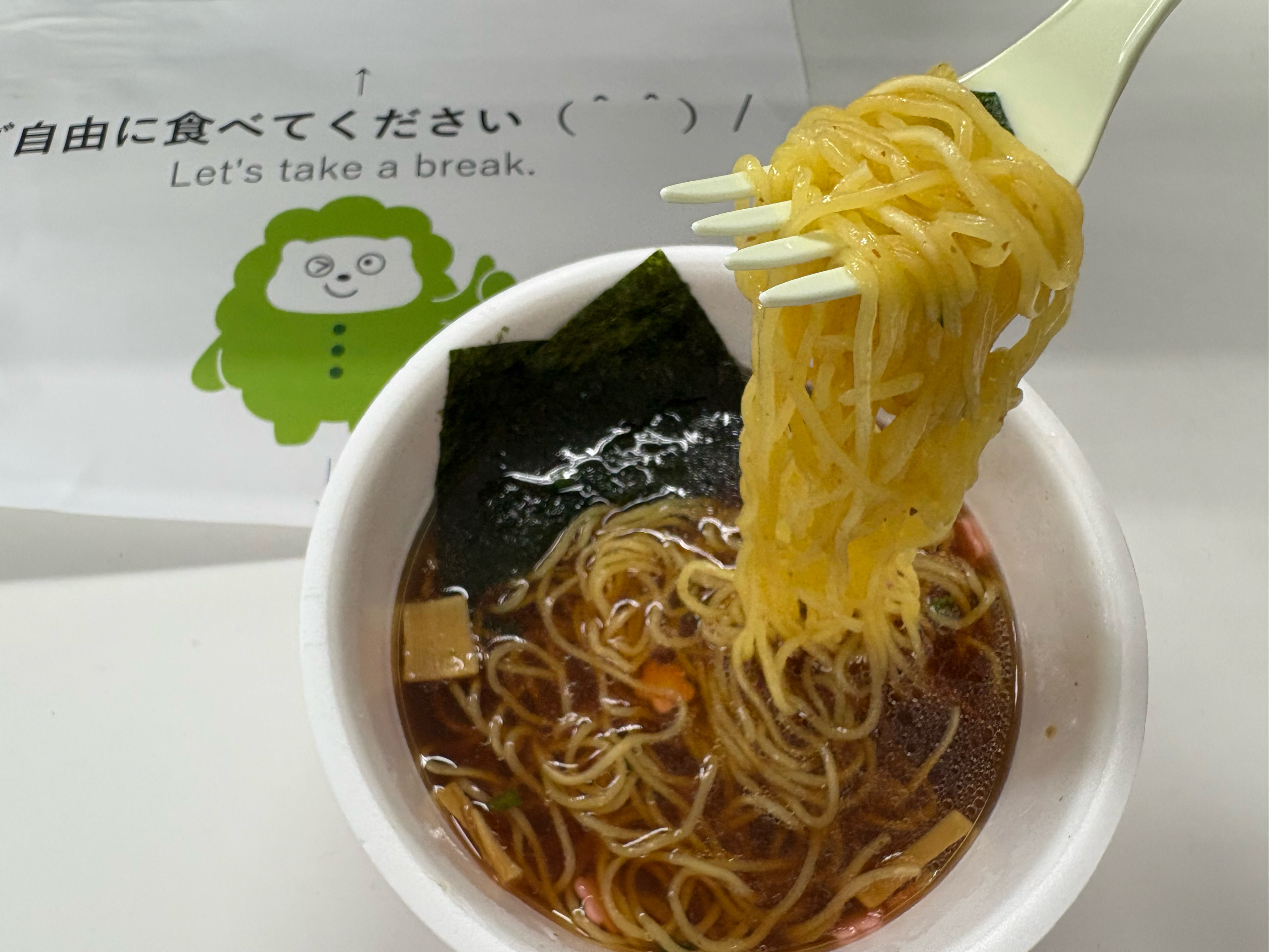 昼ごはん代が浮くのでうれしい。忙しい合間に食べられるのが良いなど、社内での評価も上々。今後も福利厚生の一環として昼食を充実させていく方針です。