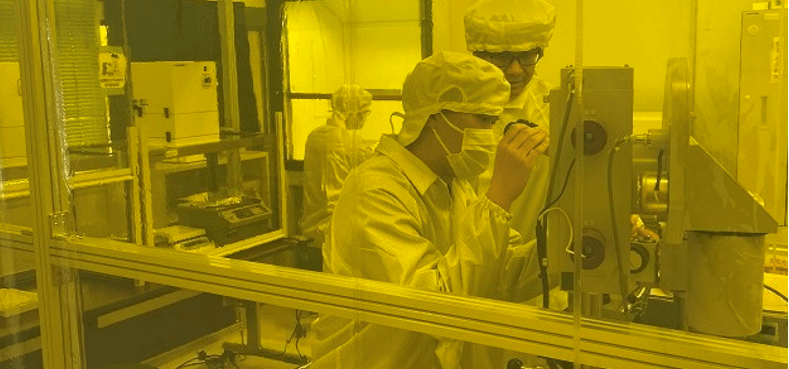 令和6年(2024年)2月完成のイエロークリーンブースなどを備えた「半導体デバイス製造実習室」