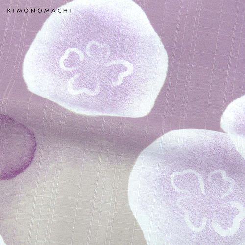 淡くにじんだようモチーフが特徴的