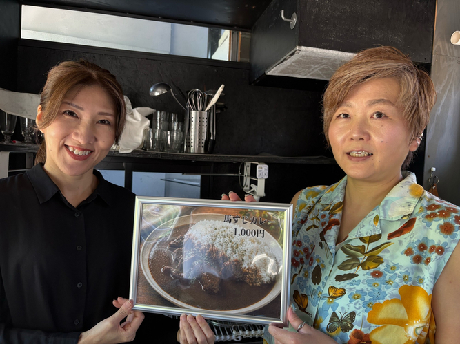 店主の林さん（右）とシェフの桜田さん（左）