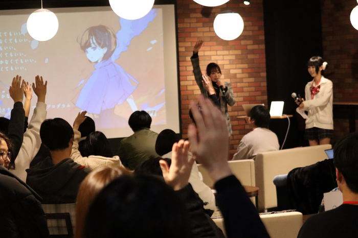 多くの手が挙がり、互いにアイデアを出し合いました