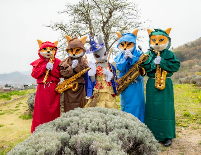 サキソフォックス、弦うさぎ(ベス)
