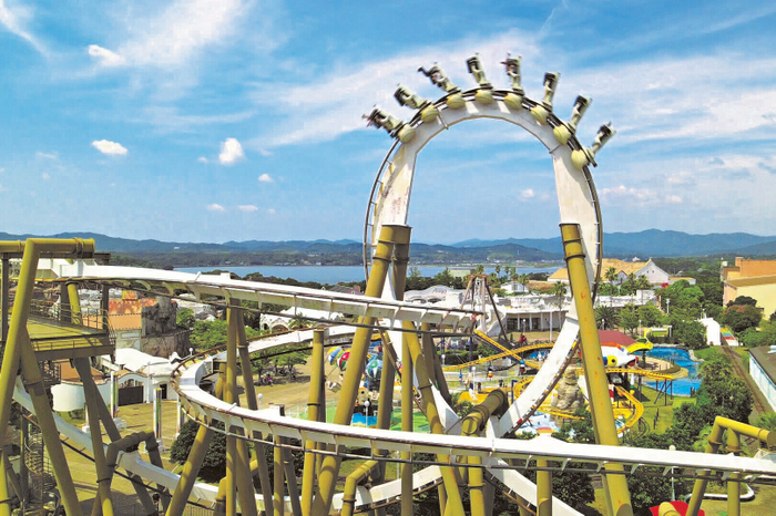 インバーテッドコースター「ピレネー」