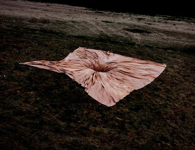 志賀理江子作品　「螺旋海岸28」　2011年