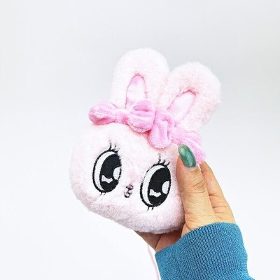 エスターバニーのふわふわなぬいぐるみアクセサリー