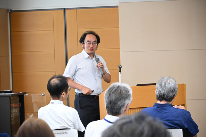 薬学部の坂井健男教授