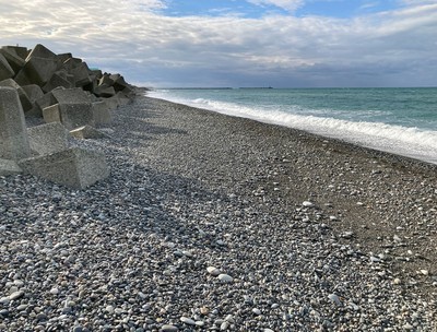 オクストン素材の産地「新潟県糸魚川市」の海岸