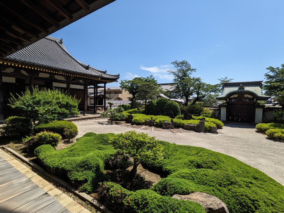 ▲正法寺 「本堂」と「唐門」【2コース】 (写真提供:(一社)八幡市観光協会) ※どちらも重要文化財