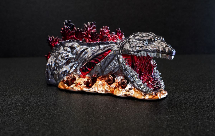 ▲オリジナルゴジラ金属フィギュア（長さ13cm、横幅5.5cm）
