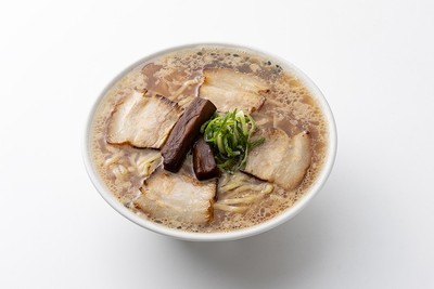 濃厚豚骨スープで仕立てた「中華そば」（1,000円）