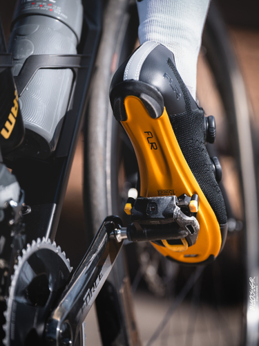 FLR＝Fast(速く), Light(軽く), Reliable(信頼できる)