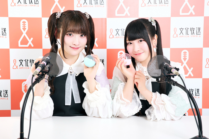 (左)＝LOVE 齋藤樹愛羅　(右)≠ME 櫻井もも