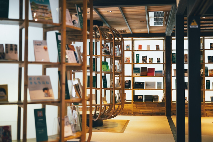 「石見銀山まちを楽しくするライブラリー」。島根県立大学のサテライトキャンパス機能も持ち、地元になくてはならない存在となっている