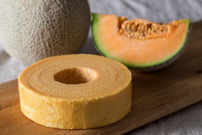 【お土産にも人気のメロンバウムクーヘン】