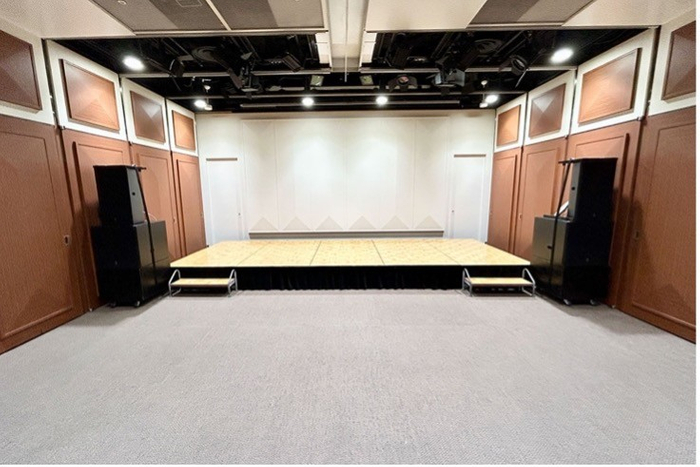 スペース内ステージの様子