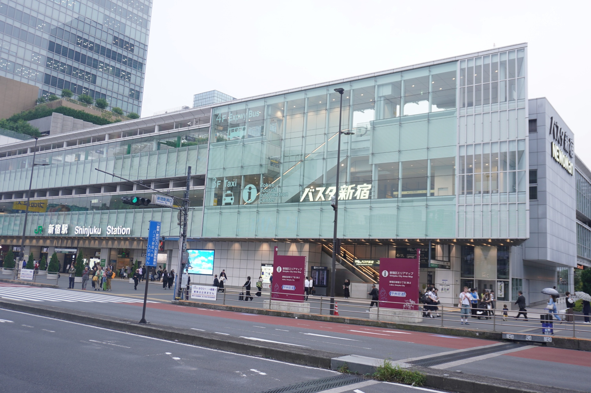 バスタ新宿 外観