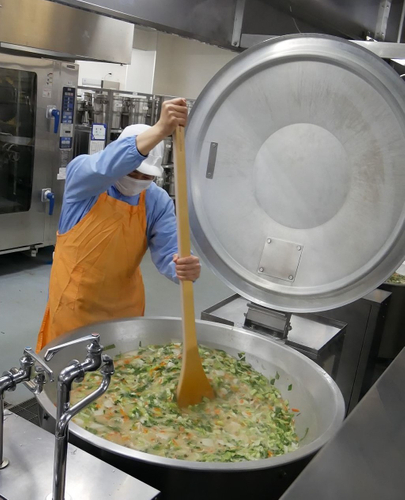 SDHが学校給食調理業務を受託している御坊市立給食センター