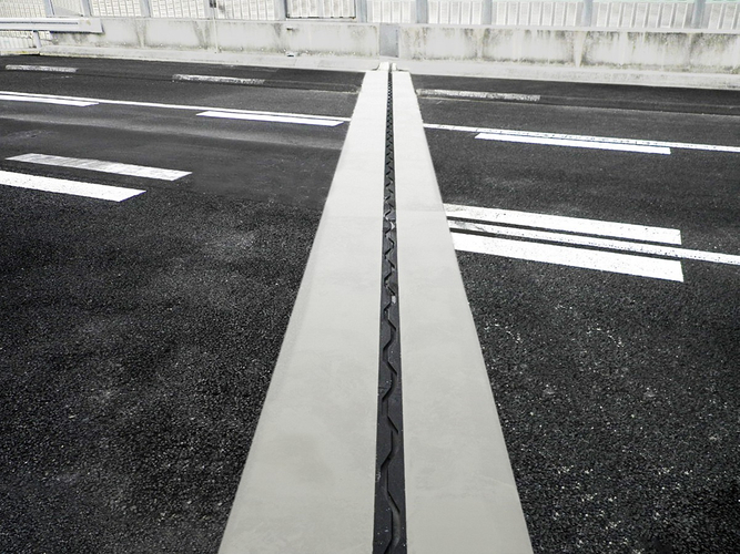 TCFタイプのベースとなるCFタイプはNEXCO仕様の伸縮装置（横浜横須賀道路　堀口第三橋）