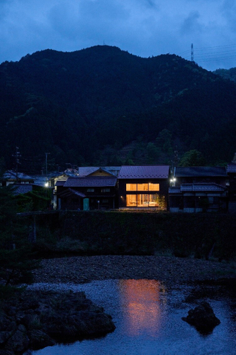 トロッコと銀の庭_川からの風景