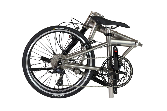 HARRY QUINN TITAN8_Folding2