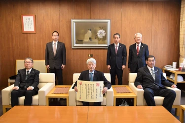 【名城大学】長谷川士郎顧問に名誉学位（経営学博士）を贈呈