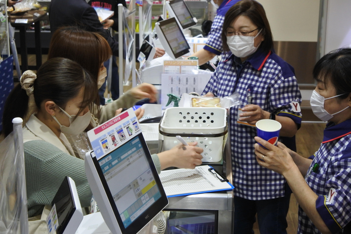 天白キャンパスのMU SHOP LABO CAF&Eacute;の様子②