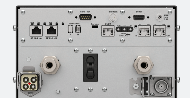 図. 半導体用RFジェネレータの製品画像