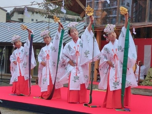 巫女舞奉納