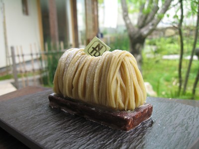 名物、丹波栗のモンブラン～かやぶき～