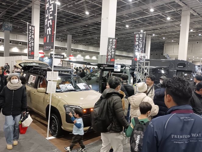 大阪モーターショーの会場内の様子（グッドサンブース）