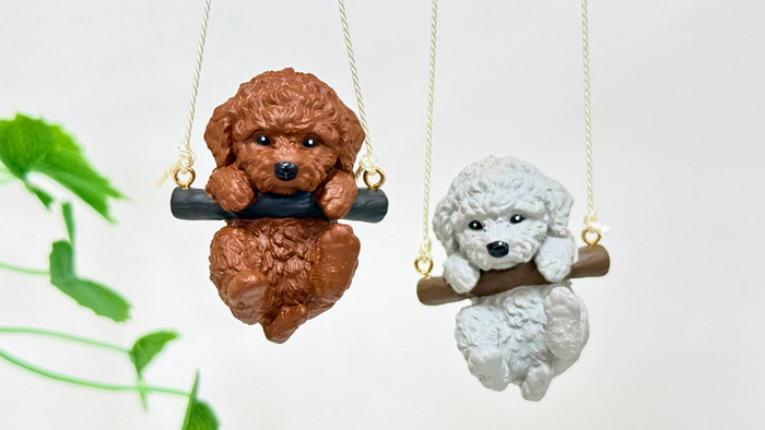 新色のチョコ（左）とシルバー