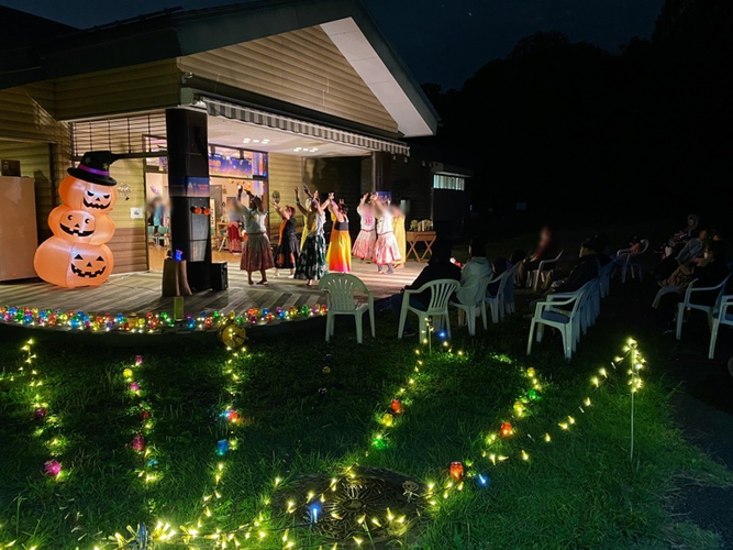 華やかなフラダンス　