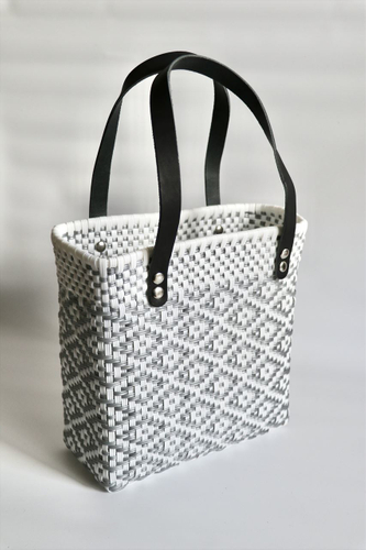 ダイヤ柄スクエアS ホワイト&times;シルバー