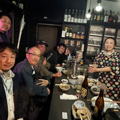 店主の裕美さんと常連のお客様