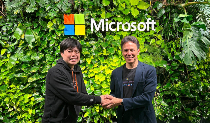 (写真左から) 株式会社wevnal 執行役員CTO 鈴木、日本マイクロソフト株式会社 執行役員 常務 コーポレートソリューション事業本部長 小林氏