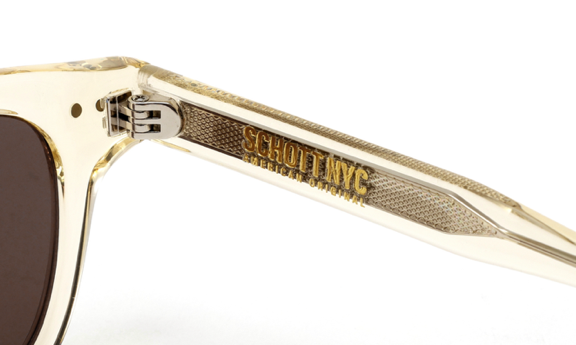 右テンプル内側にゴールド箔でブランドロゴが入る。