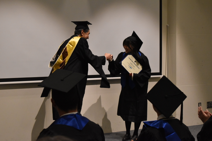 校長先生とグータッチ！