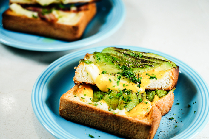 アボカドチーズメルトトースト（&yen;1050税込）