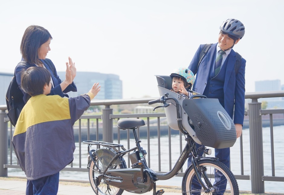 パパ自転車送迎 ママとお兄ちゃんお見送り