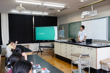 松本のドローン企業ASOLAB.が松本国際高校で
安全体験学習を開催　
3年生30名がドローン操縦を体験