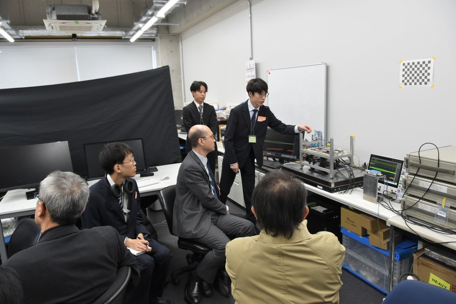 佐伯研究室の学生から研究内容説明