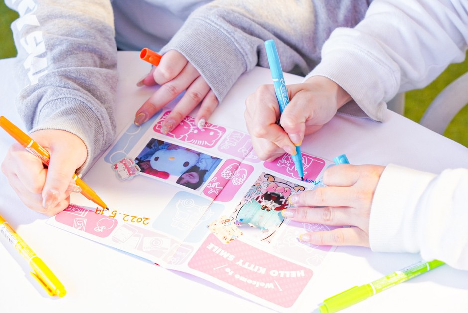 ▲自由にデコレーションして想い出の一冊をつくろう!