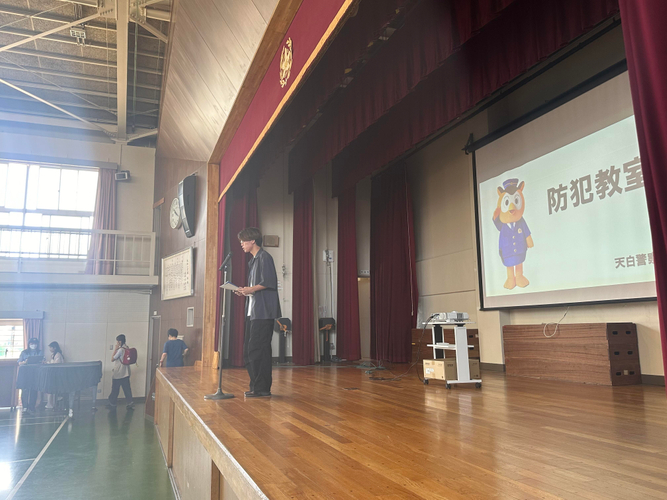 子どもたちに注意を呼び掛け