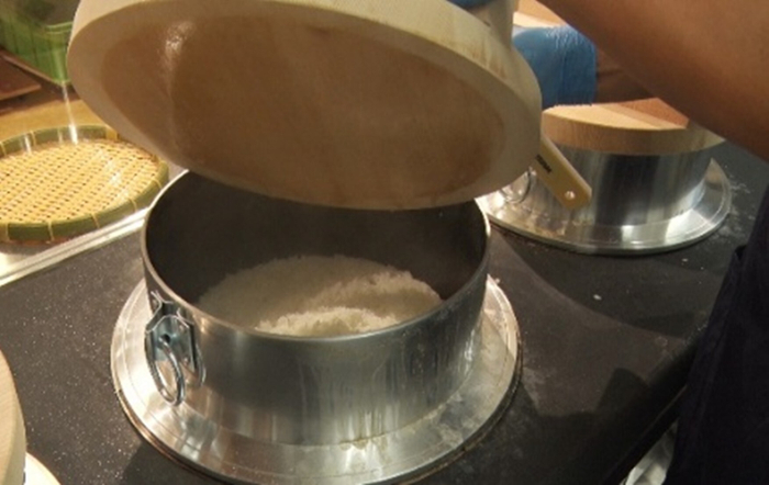 羽釜で炊いた窯炊きごはん