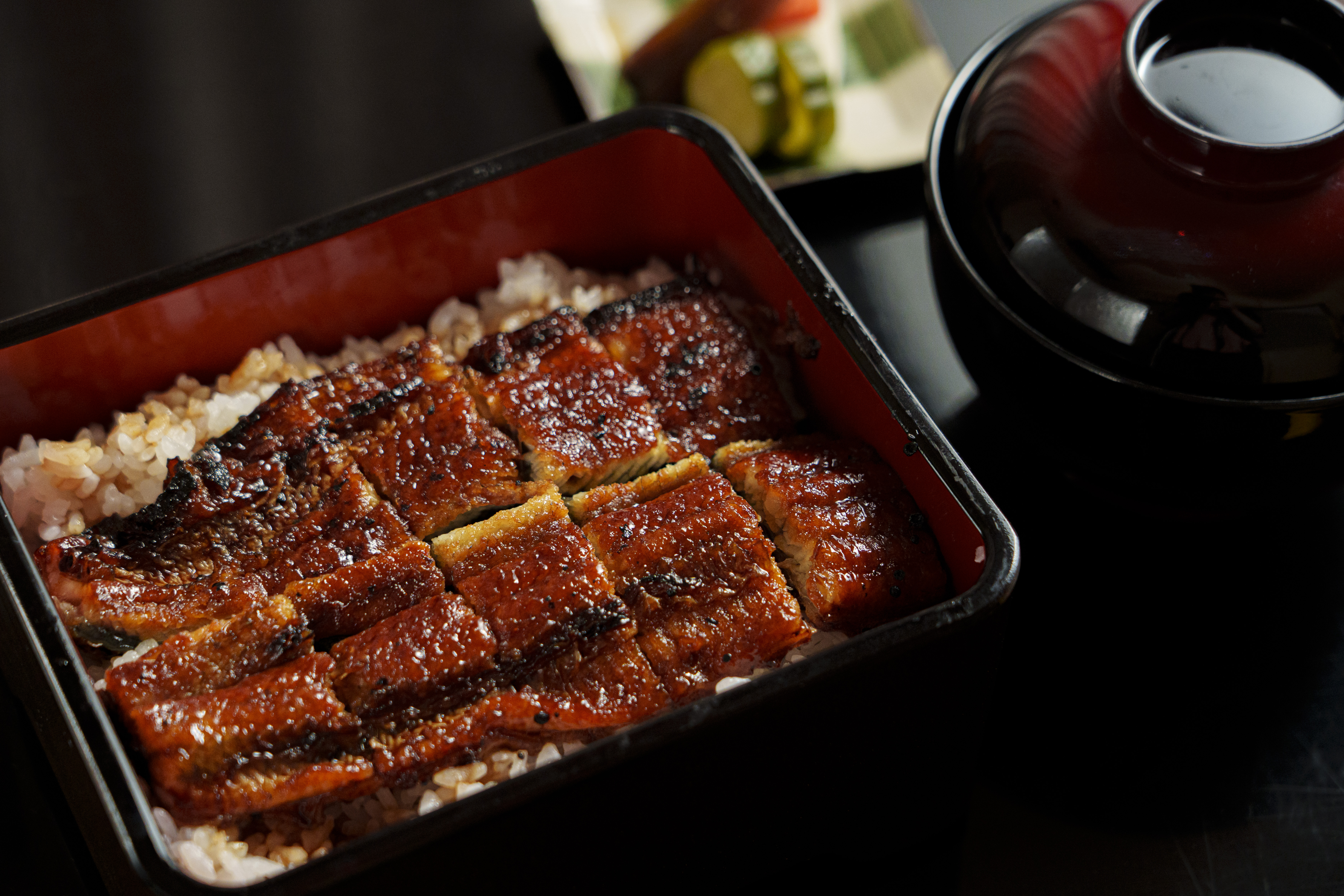 ▲関西風の直火焼きで仕上げた「うな重」