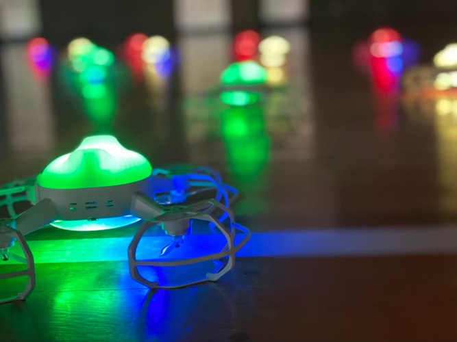 屋内ドローンショー(1)