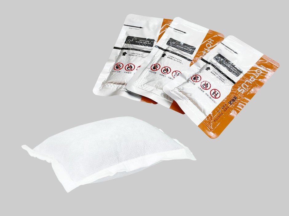 HOTPLUS用の水反応性発熱剤(上)と発熱剤単体(下):食品や容器、提供方法に応じた組み合わせや、OEM・PB商品化について相談できます
