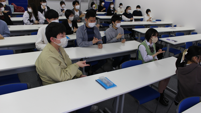 生徒たちの真剣な表情（おおぞら 仙台 みらいの架け橋レッスン&reg;）