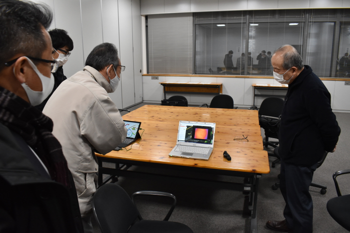 赤外線ドローンの映像をリアルタイム配信して確認