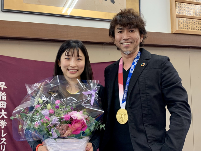 左:須崎選手 右:代表 八代目染野屋半次郎